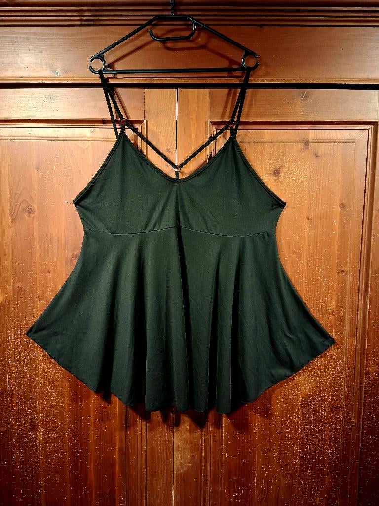 Zwarte Cami Top met V-hals en Sierbandjes 44-48, Zwart, Maat 46/48 (XL) of groter, Ophalen of Verzenden, Zo goed als nieuw