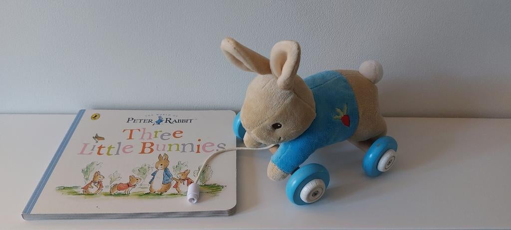 Boek Peter Rabbit  Three Little Bunnies en trekfiguur, Ophalen of Verzenden, Gelezen, Beatrix Potter, 3 tot 4 jaar