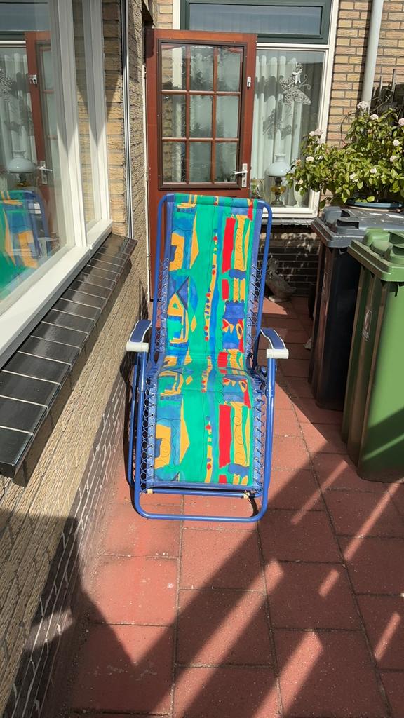 Ligbed in vrolijke kleuren, Tuin en Terras, Ligbedden, Ophalen, Zo goed als nieuw, Aluminium