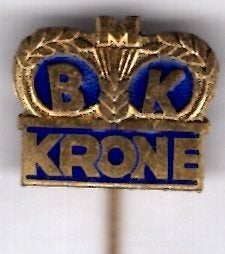 BK KRONE email op koper landbouwmachines speldje ( F_176), Verzenden, Zo goed als nieuw, Transport, Speldje of Pin