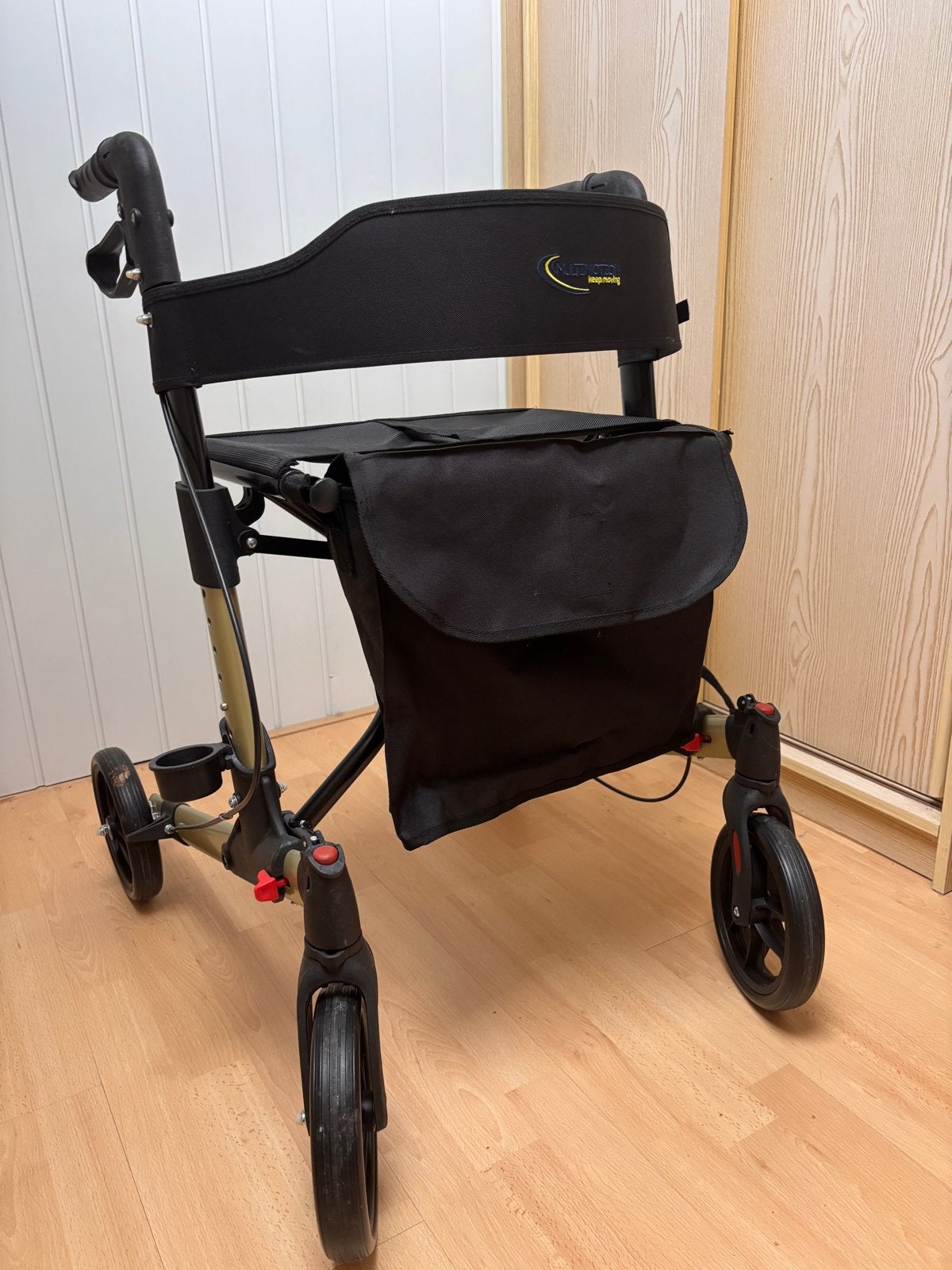 Zo goed als nieuwe MultiMotion Double lichtgewicht rollator, Diversen, Rollators, Ophalen, Opvouwbaar, Zo goed als nieuw