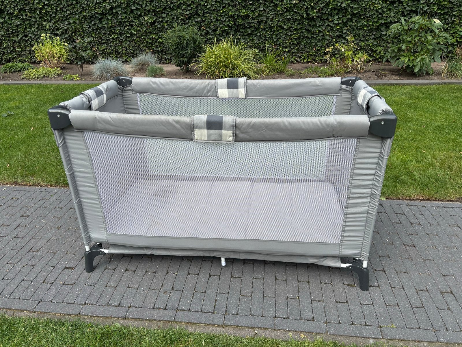 Handige opvouwbare campingbed/box in grijs, Ophalen, Gebruikt, Rechthoekig, Wieltjes