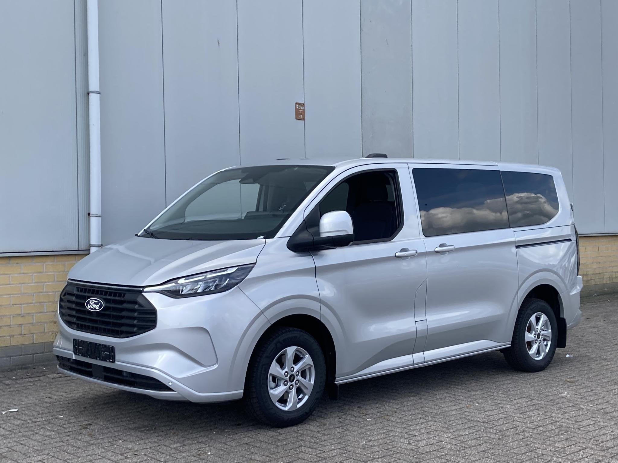 Ford Transit Custom 340 2.5 PHEV L1H1 Limited Kombi 8-pers V, Plug-in hybride, Bedrijf, Nieuw, Hybride Elektrisch/Benzine