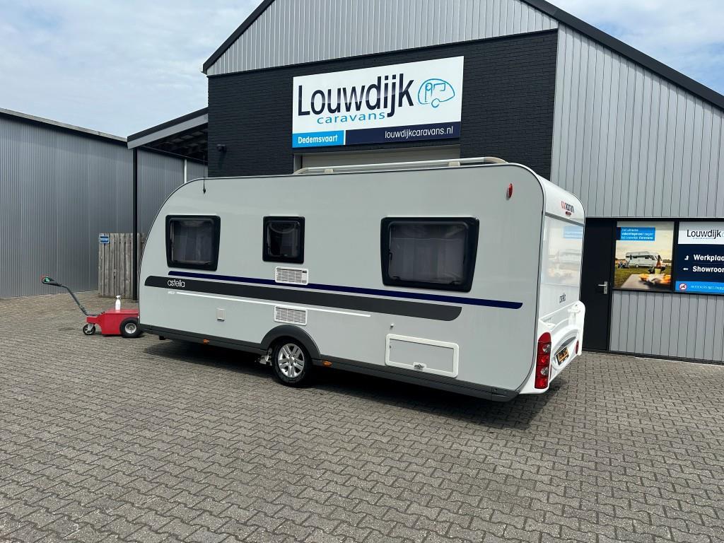 ADRIA Astella 492 PU ’15 (Mover, Fransbed, Rondzit), Caravans en Kamperen, Caravans, Rondzit, 7 tot 8 meter, Bedrijf, Kelvinstraat 23
7701BZ  Dedemsvaart, NL