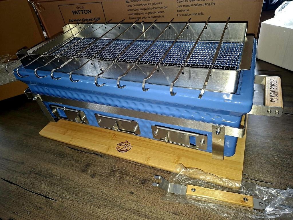 NIEUW IN DOOS FC den Bosch Patton houtskool bbq tafel grill, Ophalen, Nieuw, Patton, Met accessoires