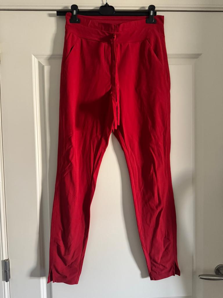 Studio Anneloes broek rood travelstof smalle pijp M, Kleding | Dames, Maat 38/40 (M), Ophalen of Verzenden, Zo goed als nieuw