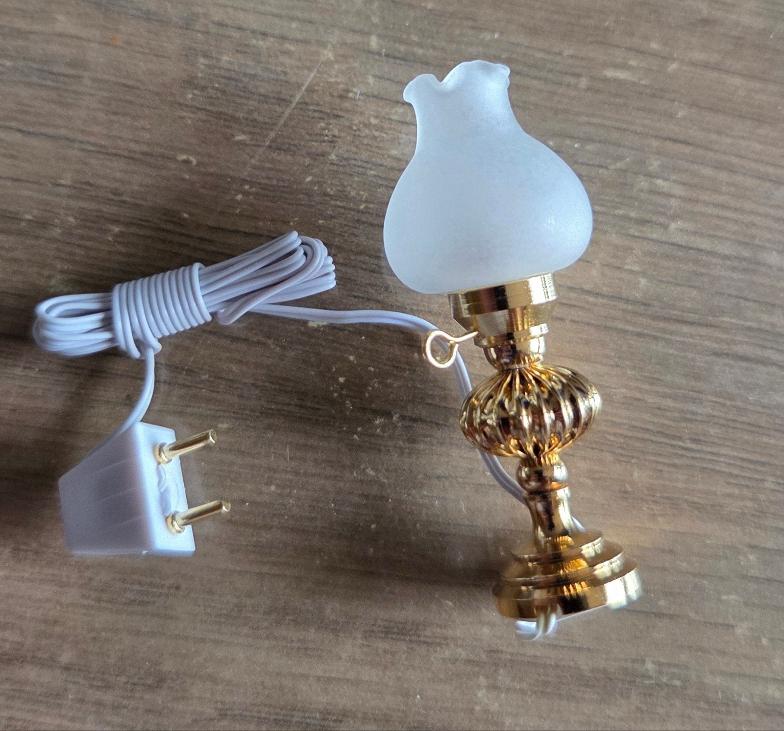 Miniatuur Poppenhuis Tafellampje Goud met Mat Glas, Ophalen of Verzenden