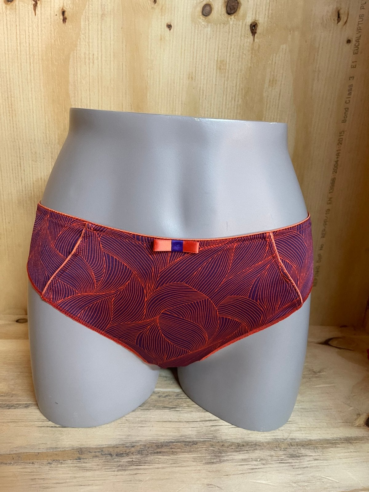 Dacapo string maat 46 model skala, Verzenden, Paars, String