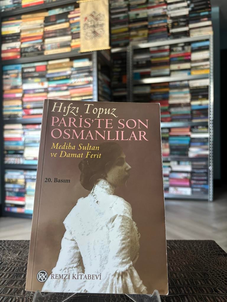 Hıfzı Topuz - Parijs'te Son Osmanlılar (Turks boek), Ophalen of Verzenden, Gelezen, Wereld overig