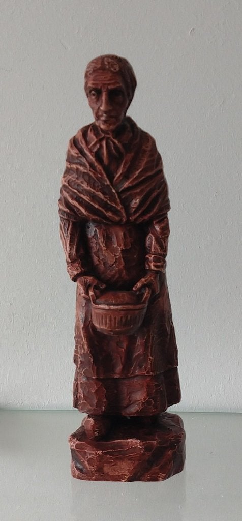 massief beeld Ed Antheunis, boerin, volgnr 28, Gips, Ophalen of Verzenden, Handgemaakt, 20 - 50 cm