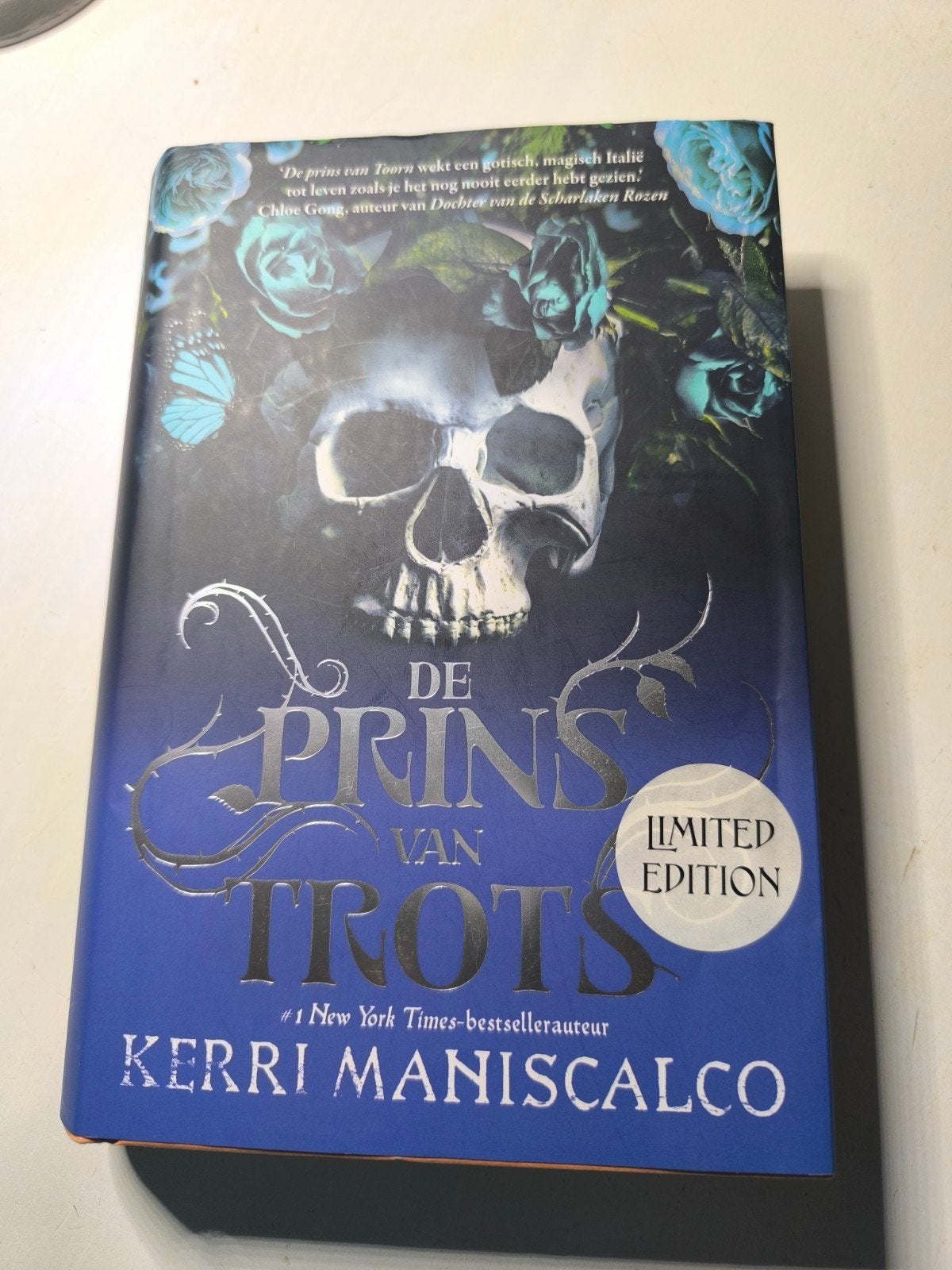 Kerri Maniscalco - De prins van Trots, Ophalen of Verzenden, Zo goed als nieuw, Kerri Maniscalco