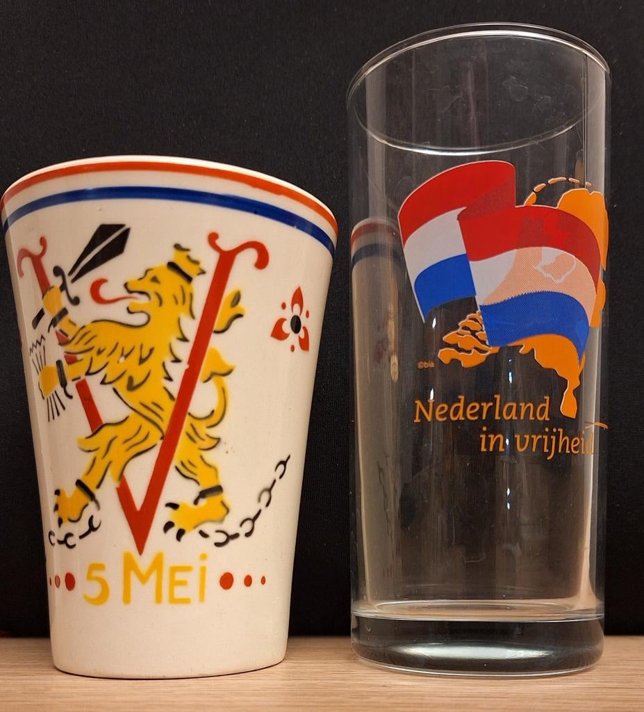 Beker 10 jaar bevrijding, Glas 60 jaar bevrijding. Set #2, Verzamelen, Ophalen of Verzenden, Porselein, Kop en/of schotel