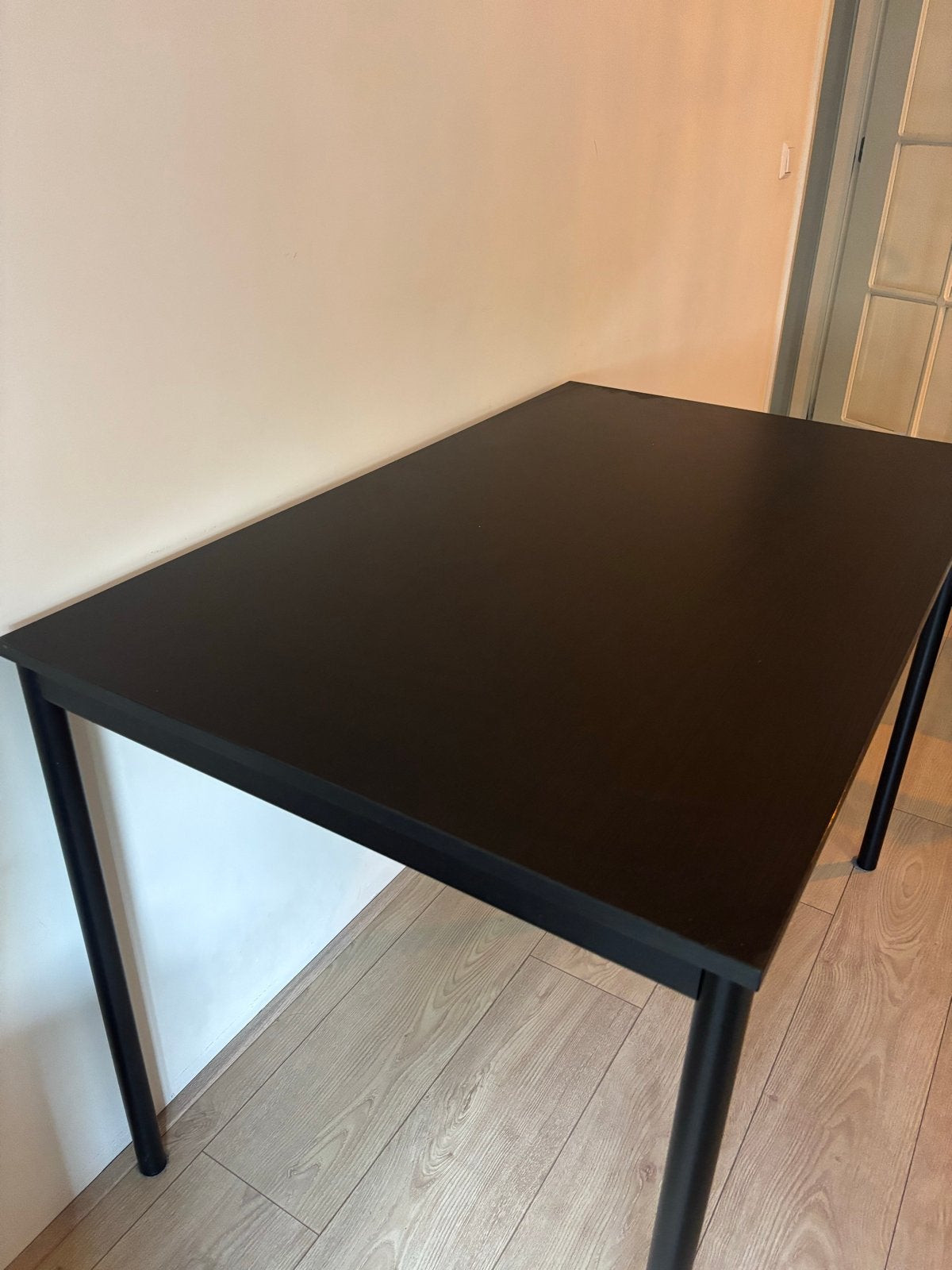 IKEA SANDSBERG zwarte eettafel - Compact en stijlvol, Ophalen, Gebruikt, 100 tot 150 cm, Tot twee personen