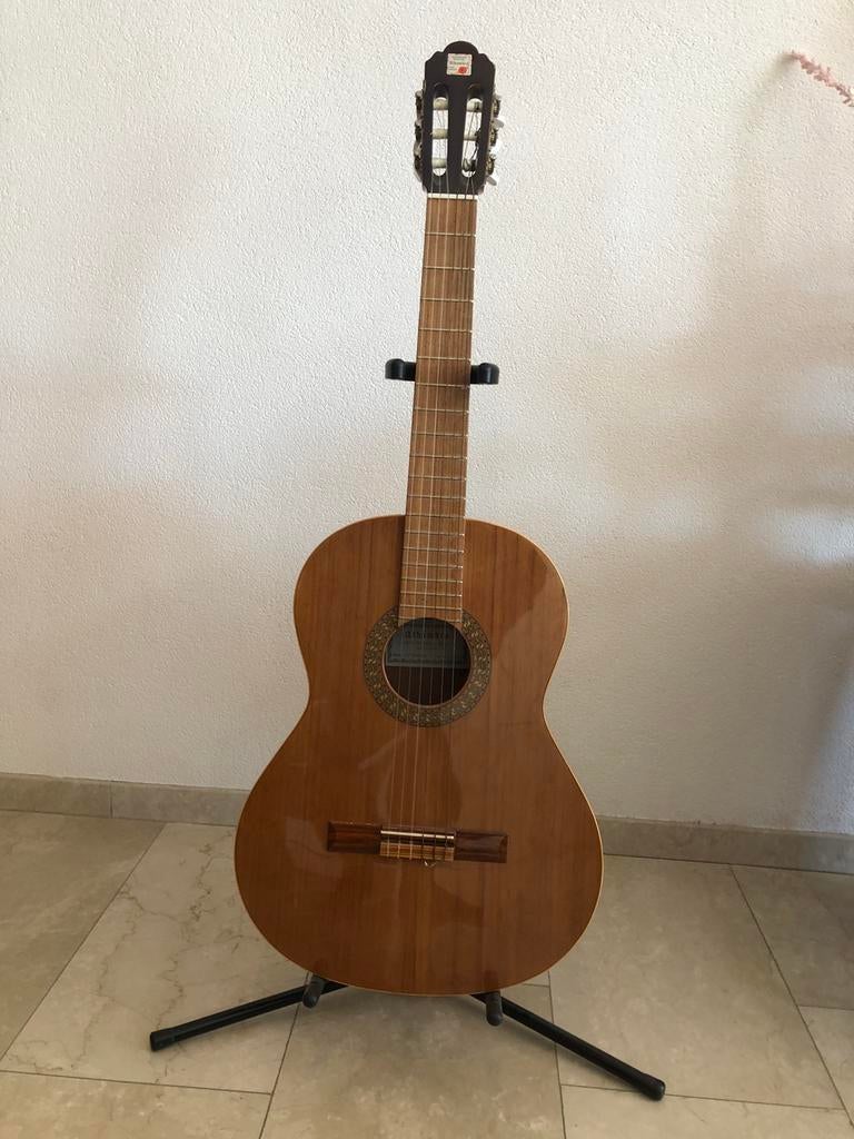 Akoestische gitaar Alhambra , speciaal voor links handigen, Ophalen of Verzenden, Zo goed als nieuw, Klassieke of Spaanse gitaar