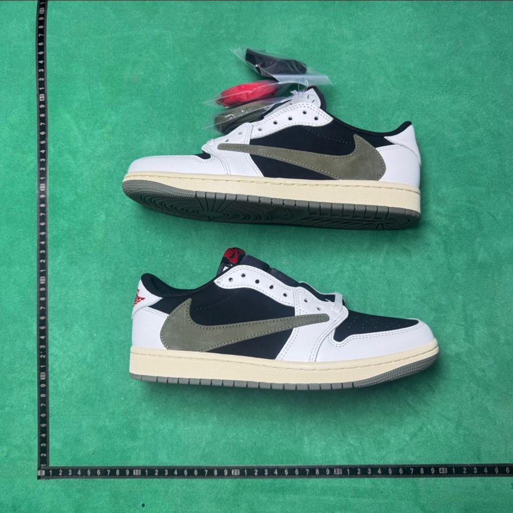 Nike  Jordan 1 Low Travis Scott black olive maat 44 nieuw, Kleding | Heren, Schoenen, Zwart, Nieuw, Ophalen of Verzenden, Sneakers of Gympen