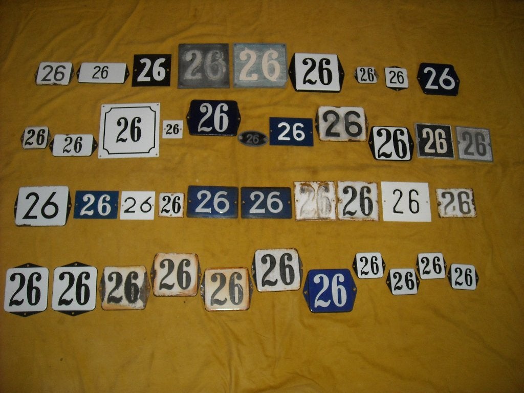 oud emaille huisnummer 26 ook 27 28 29 30 31 32 33 34 35 36, Antiek en Kunst, Ophalen of Verzenden