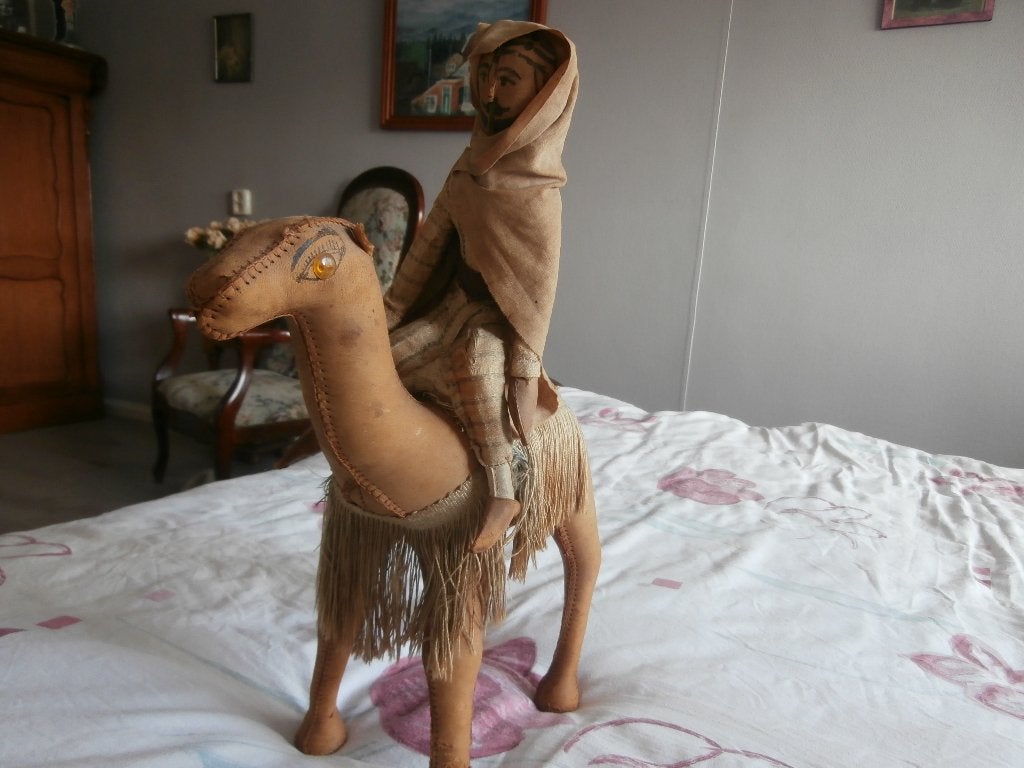 Kameel dromedaris met bedoeïenen kamelenrijder kunst retro, Antiek en Kunst, Kunst | Beelden en Houtsnijwerken, Overige typen