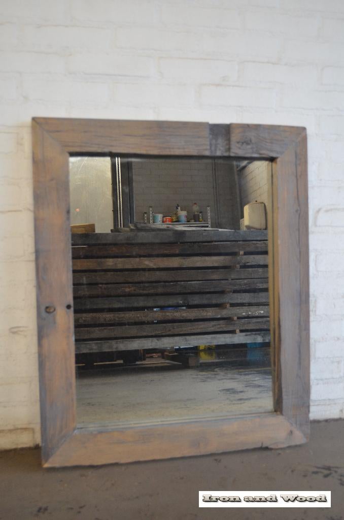 Spiegel - afm: 88 x 77 - lijst van oude eiken wagonplanken, Huis en Inrichting, Woonaccessoires | Spiegels, Ophalen, Nieuw, 75 tot 100 cm