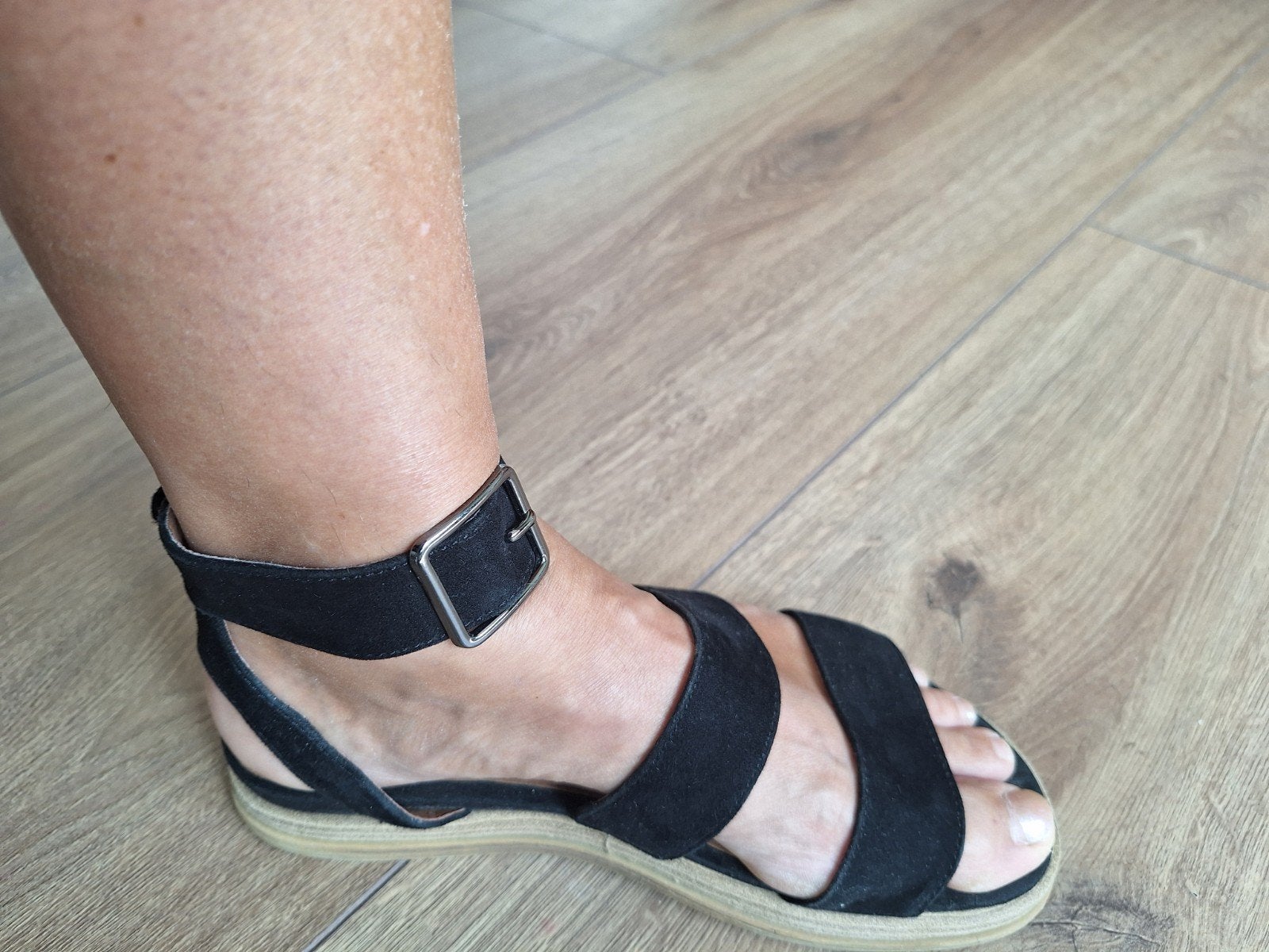 Zwarte zomer sandalen met gesp, Ophalen, Gedragen, Zwart, Sandalen of Muiltjes