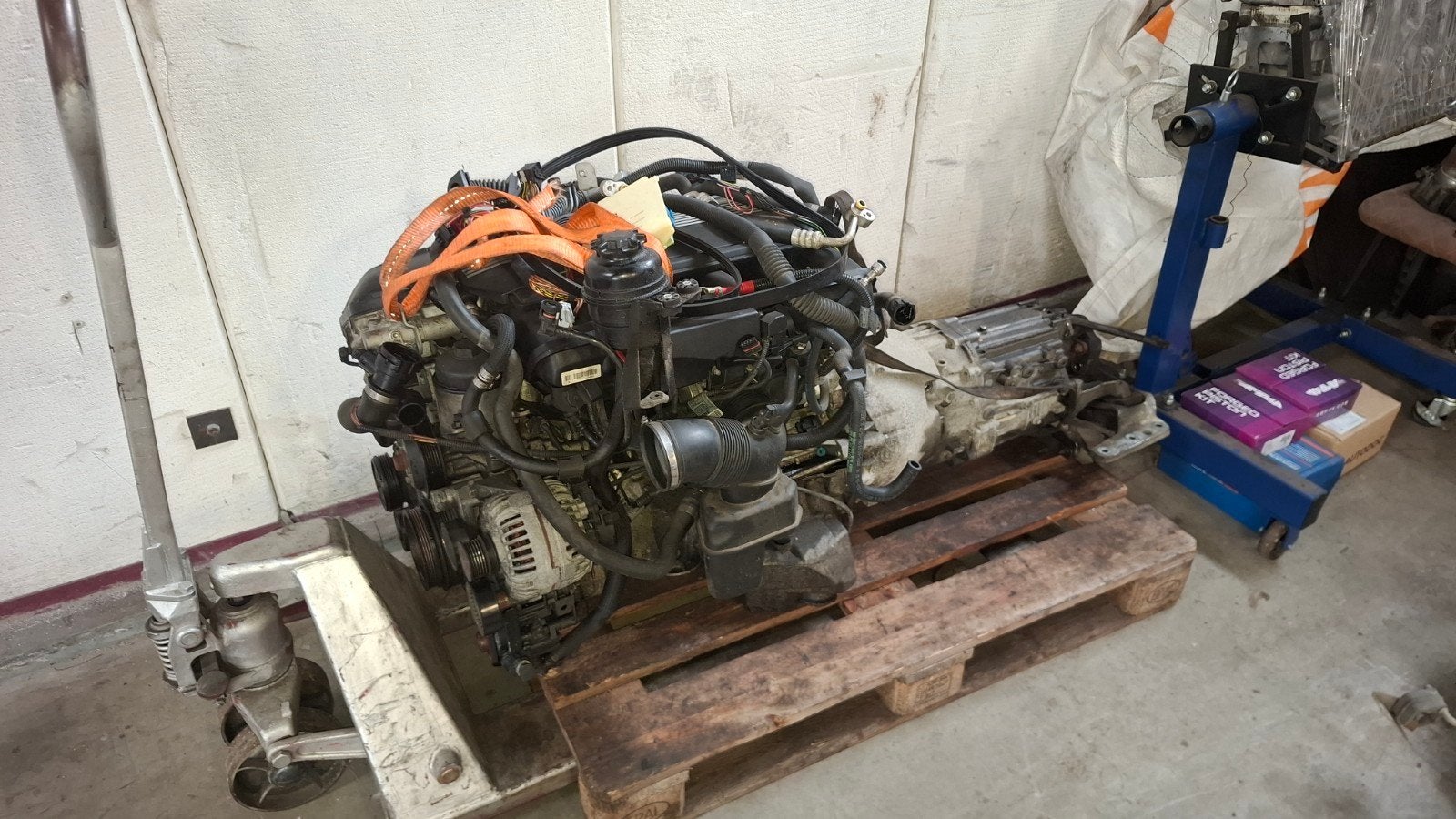 BMW M54B22 Motor met versnellingsbak (schade aan kop), Ophalen, Gebruikt, BMW