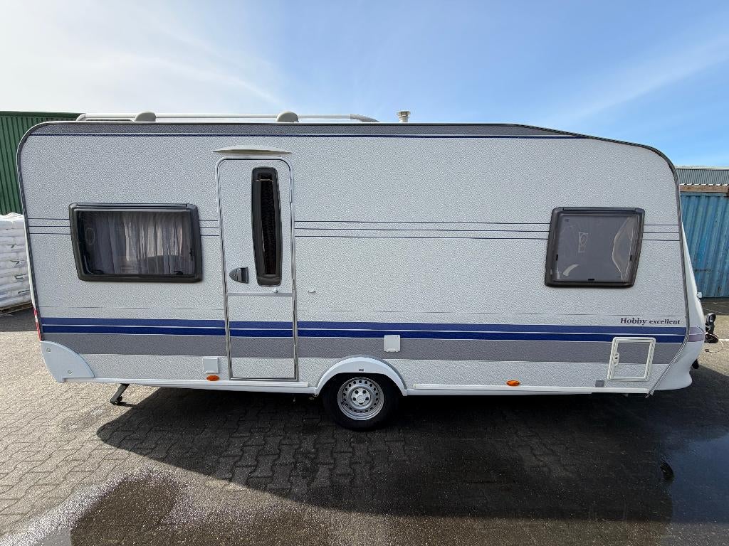 Caravan Hobby 495 UFE Excellent-2007-Mover-Nieuwe BOVAG 2026, Rondzit, Hobby, 4 tot 5 meter, Vast bed