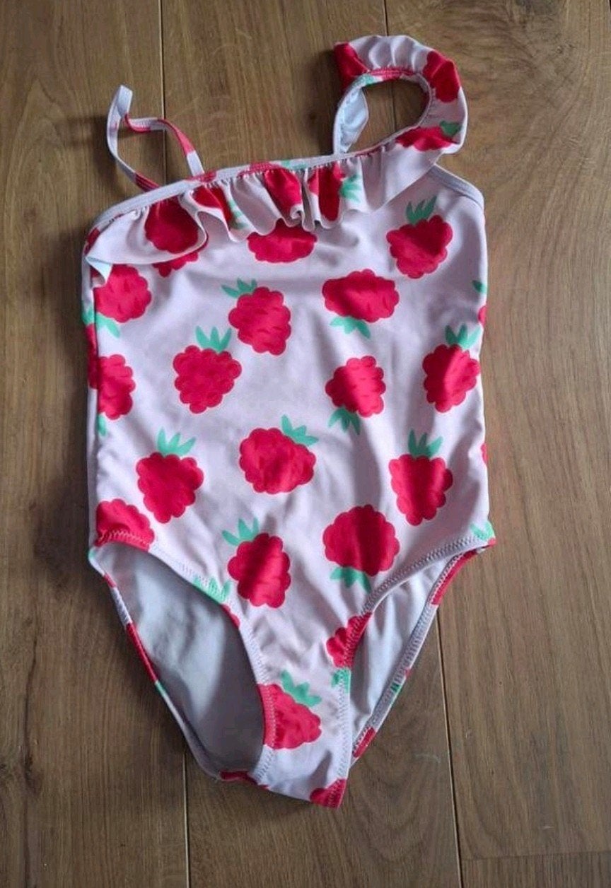 Hema badpak maat 134/140 met frambozen
of aardbeien, Kinderen en Baby's, Kinderkleding | Kinder-zwemkleding, Meisje, Badpak, Ophalen of Verzenden