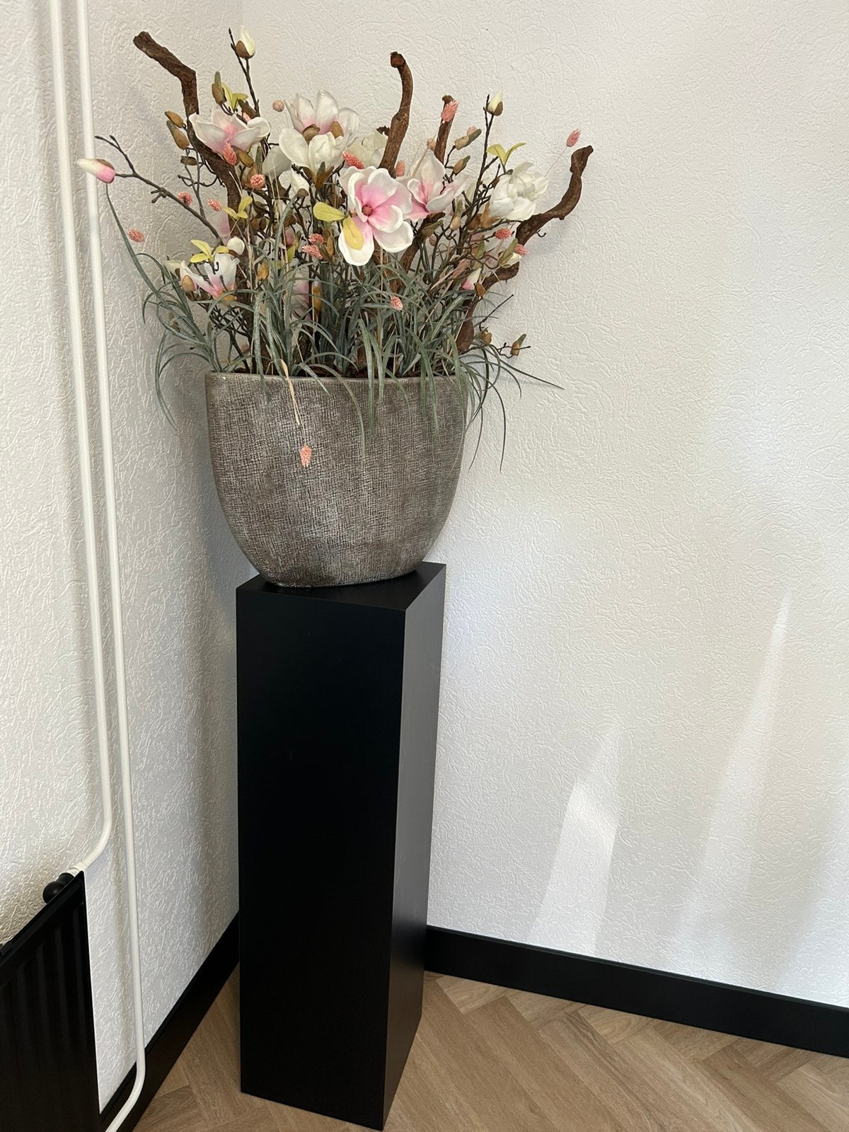 Zuil met bloempot en kunstbloemen, Ophalen, Zo goed als nieuw