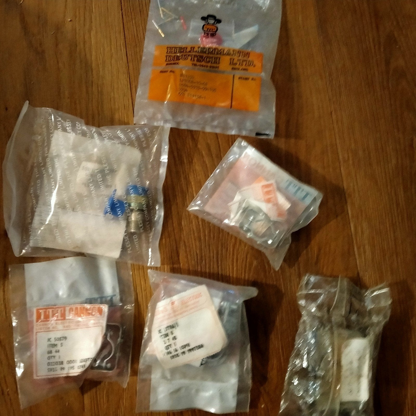 Militaria electrische vintage onderdelen kabelklem, Ophalen of Verzenden