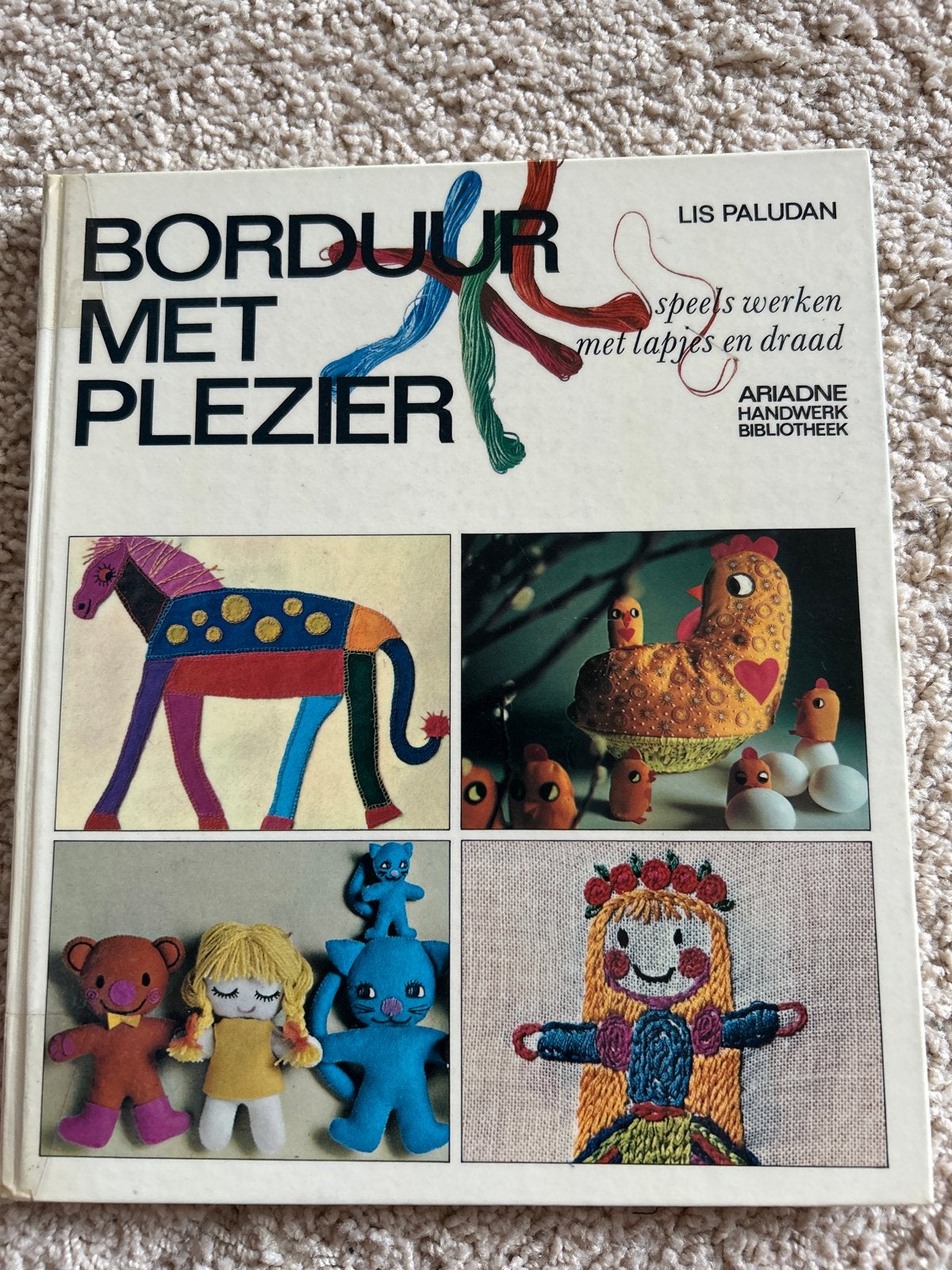 Borduur met Plezier - Knutselboek met patronen, Gebruikt, Overige thema's, Meerkleurig, Ophalen of Verzenden