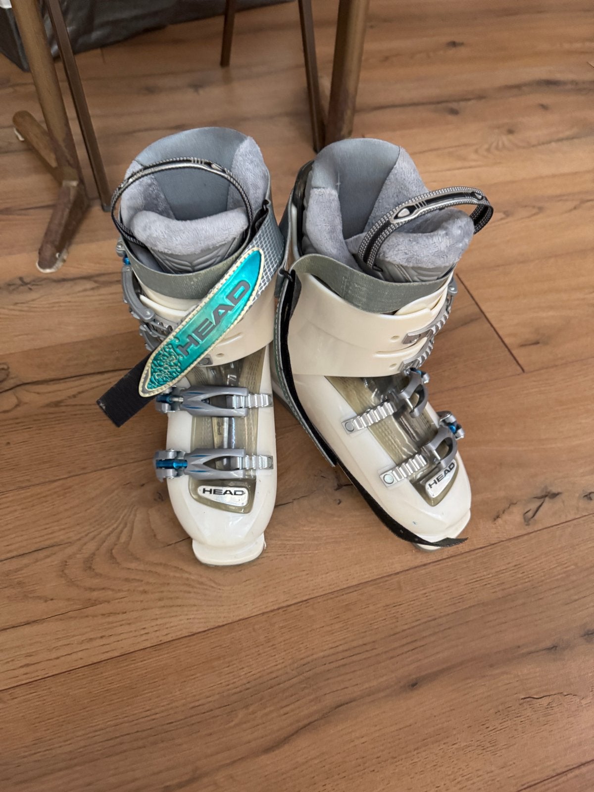 Vrouwen skischoenen maat 39, Sport en Fitness, Ophalen, Schoenen, Zo goed als nieuw, Skiën
