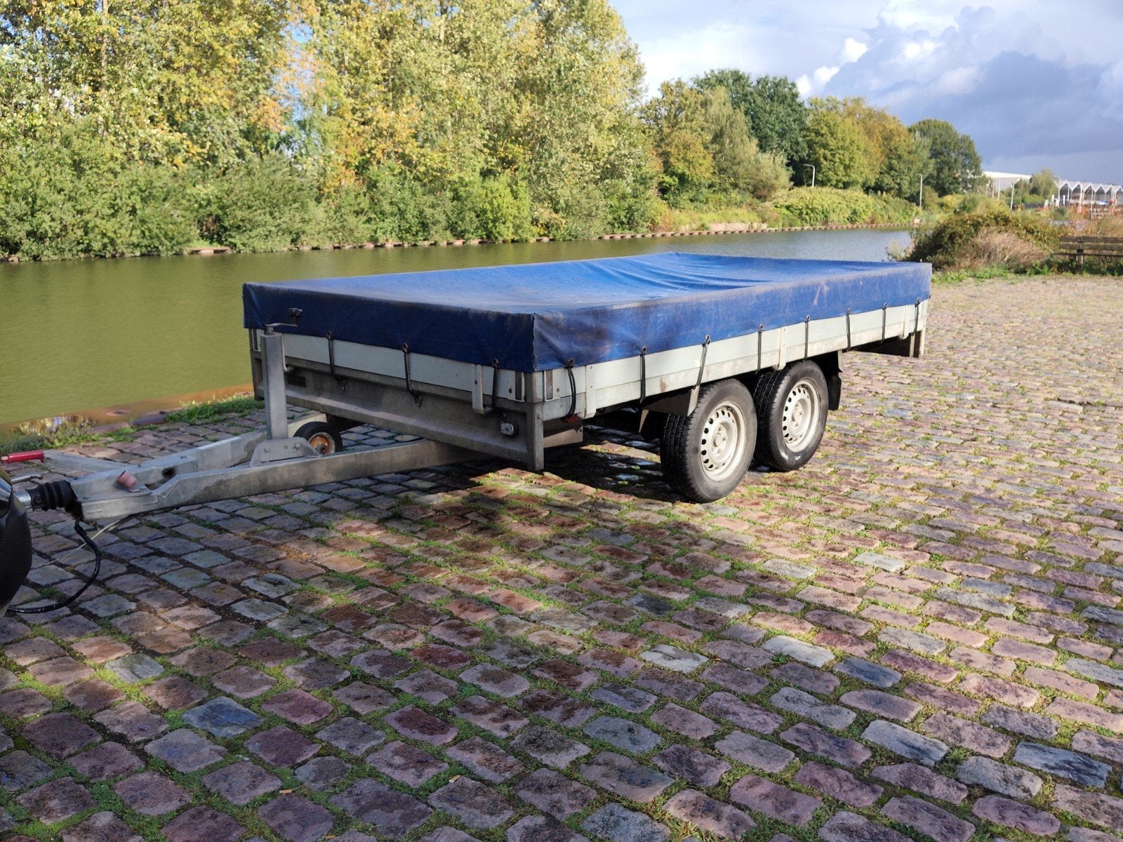PLATEAUWAGEN 330 X180, Ophalen