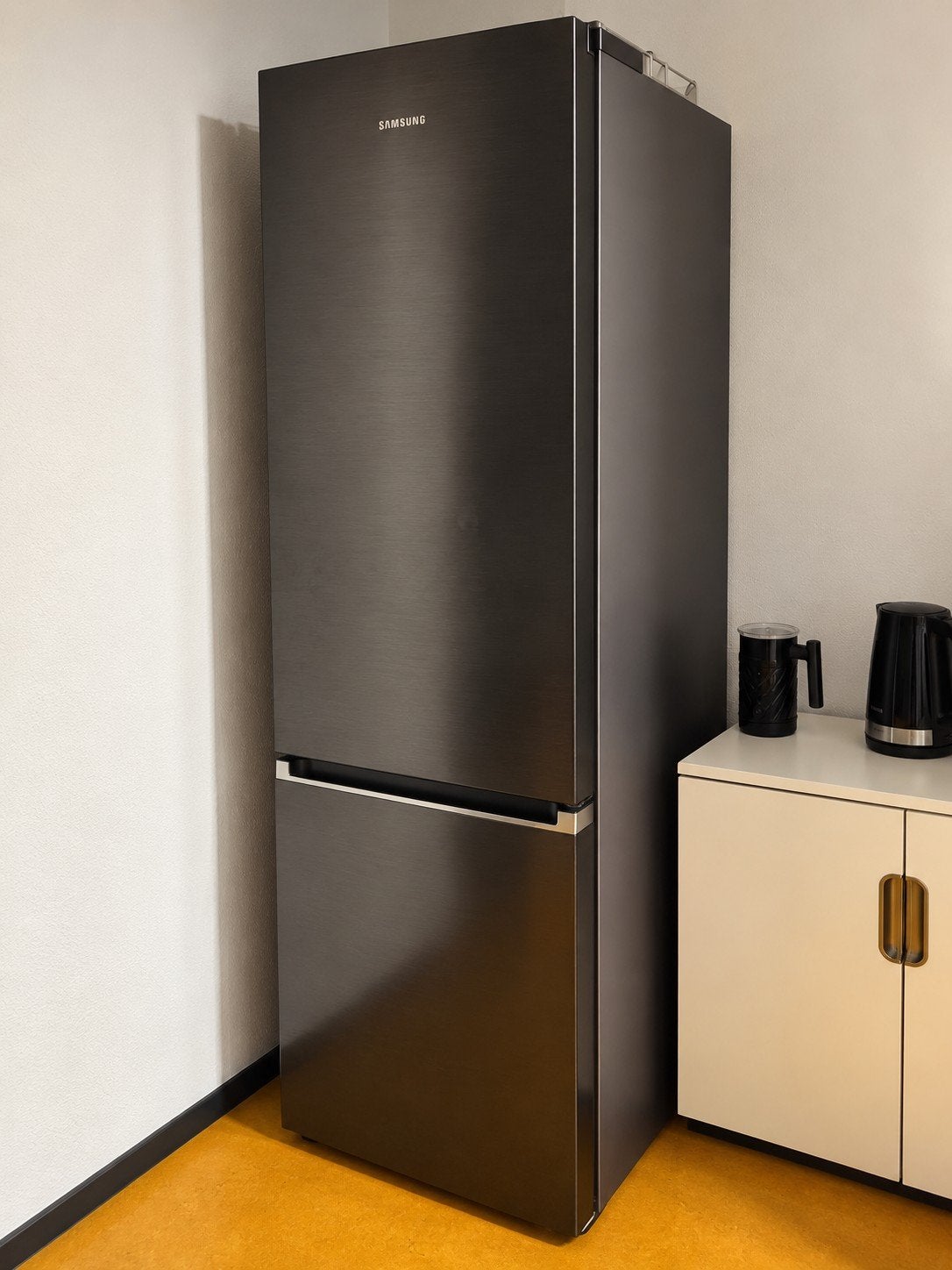 Foto 2 van Samsung RB38T705CB1 Koel-vriescombinatie - Graphite/Black