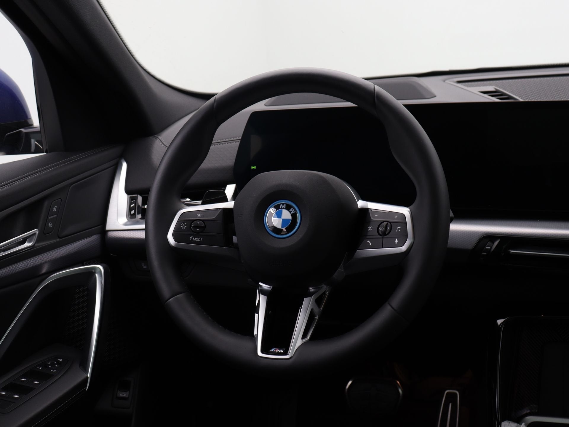 BMW iX2 xDrive30 67 kWh M Sport Edition (bj 2025, automaat), Auto's, BMW, Automaat, Zwart, Met garantie (alle), 313 pk