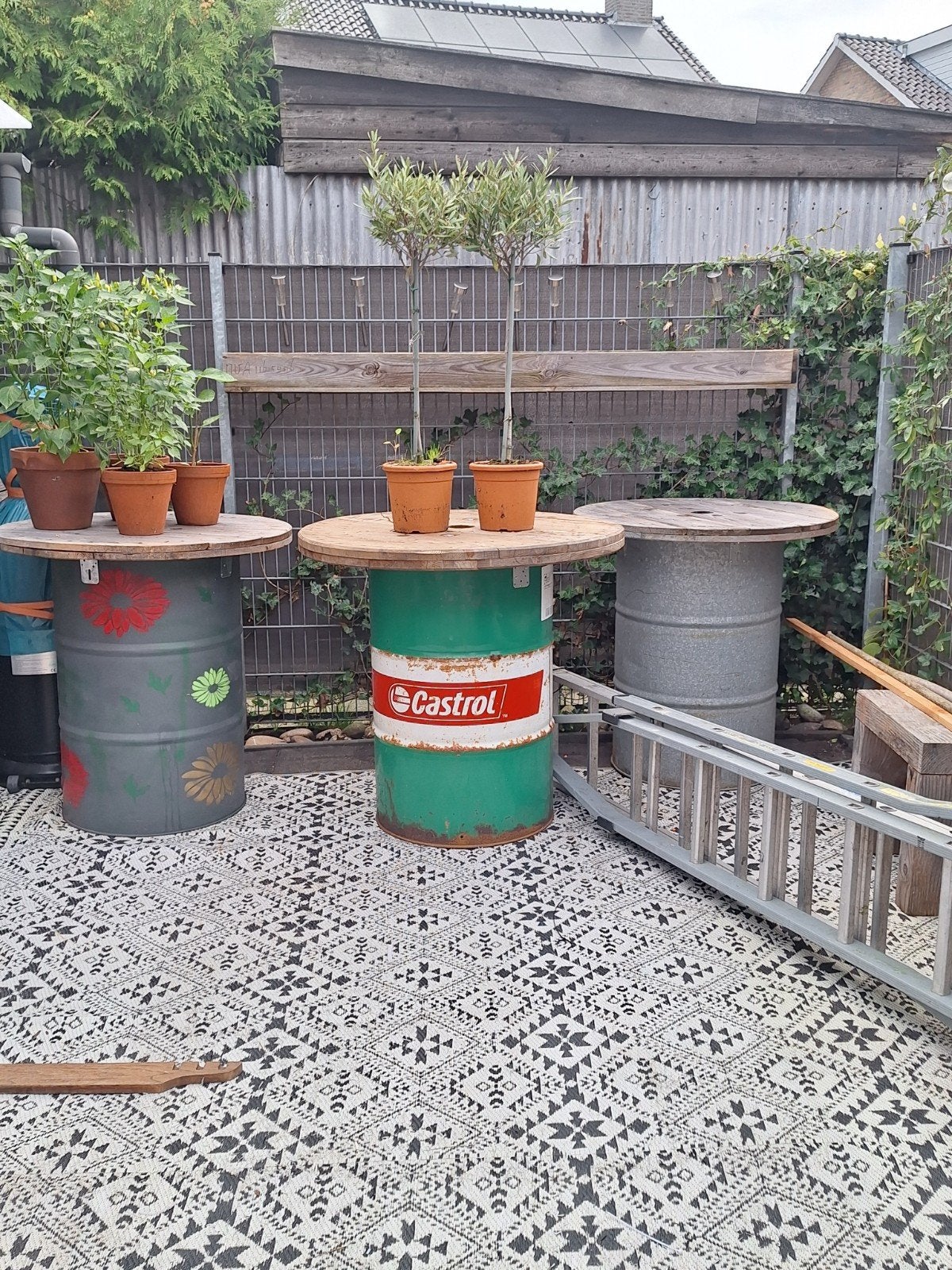 Unieke statafels van olievat en kabelhaspel, Huis en Inrichting, Ophalen, Gebruikt