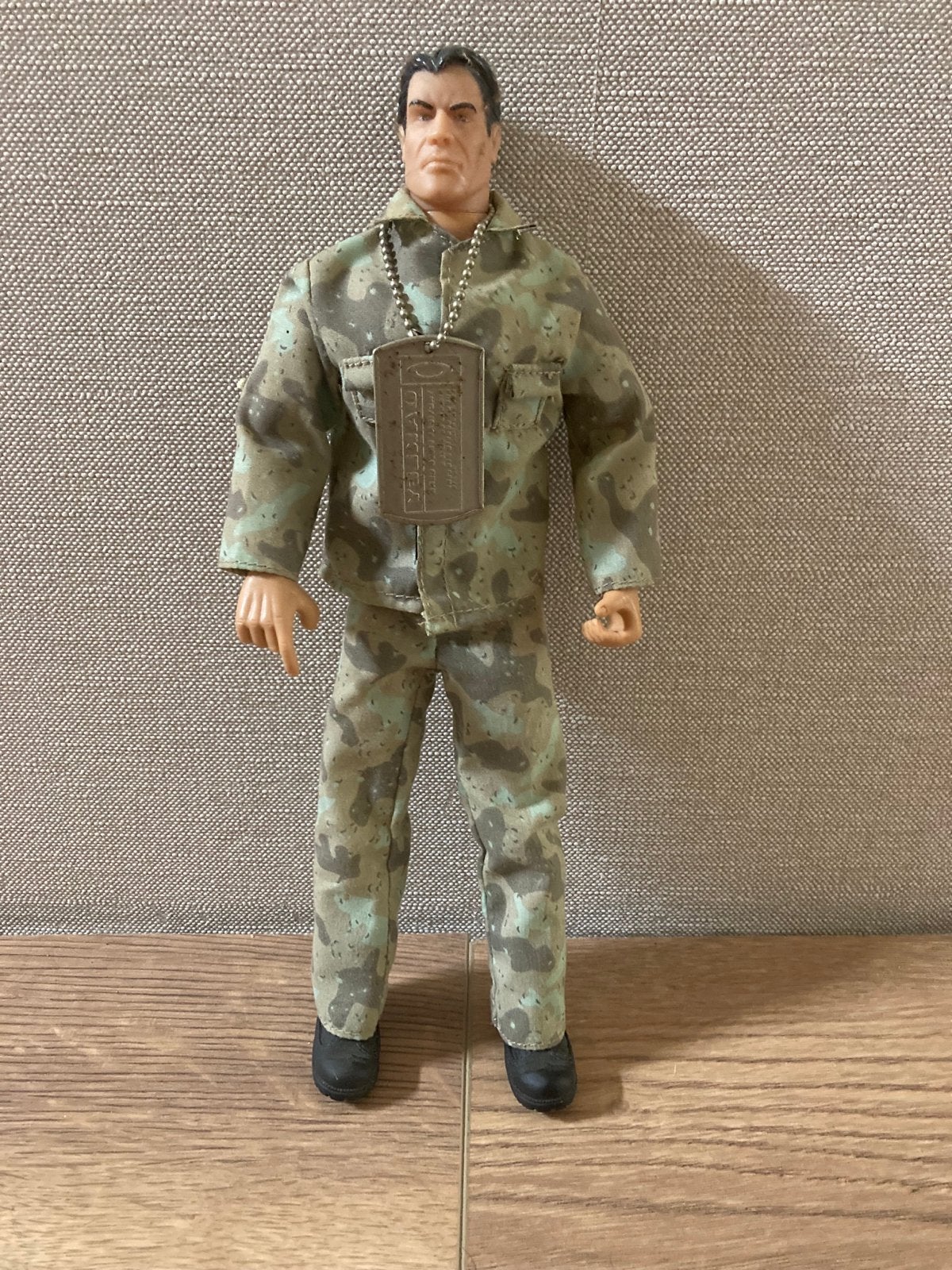 Actiefiguur soldaat in camouflagepak met dogtag, Ophalen of Verzenden, Gebruikt, Jongen