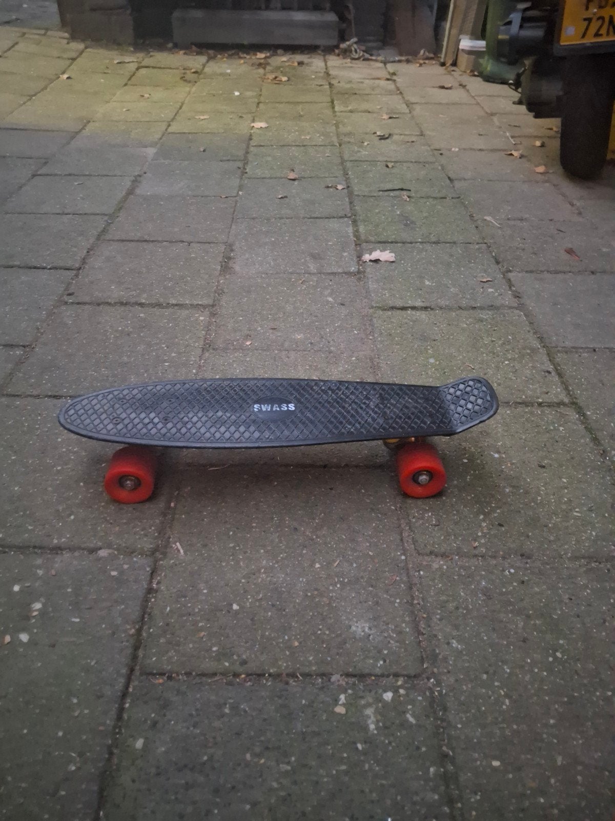Swass Vinyl Cruiser Skateboard - Nieuwe Wielen, Sport en Fitness, Ophalen, Zo goed als nieuw, Skateboard