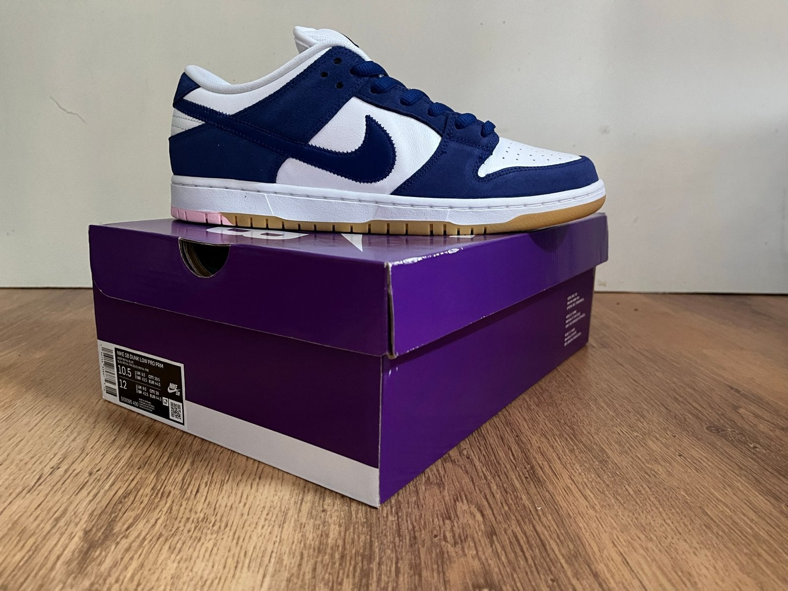 Nike SB Dunk Low Pro 'Dodgers' - Maat 45, Kleding | Heren, Ophalen of Verzenden, Nieuw, Blauw, Sneakers of Gympen