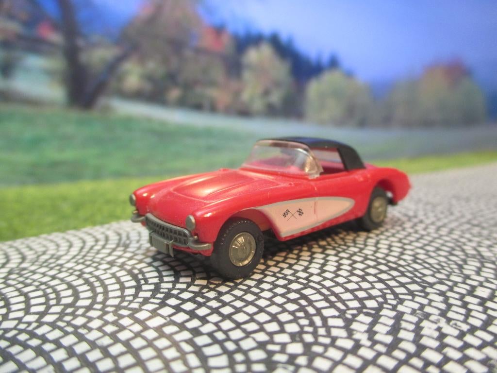 1957 Chevrolet Corvette - Revell Praliné met soft-top, Hobby en Vrije tijd, Modelauto's | 1:87, Zo goed als nieuw, Auto, Overige merken