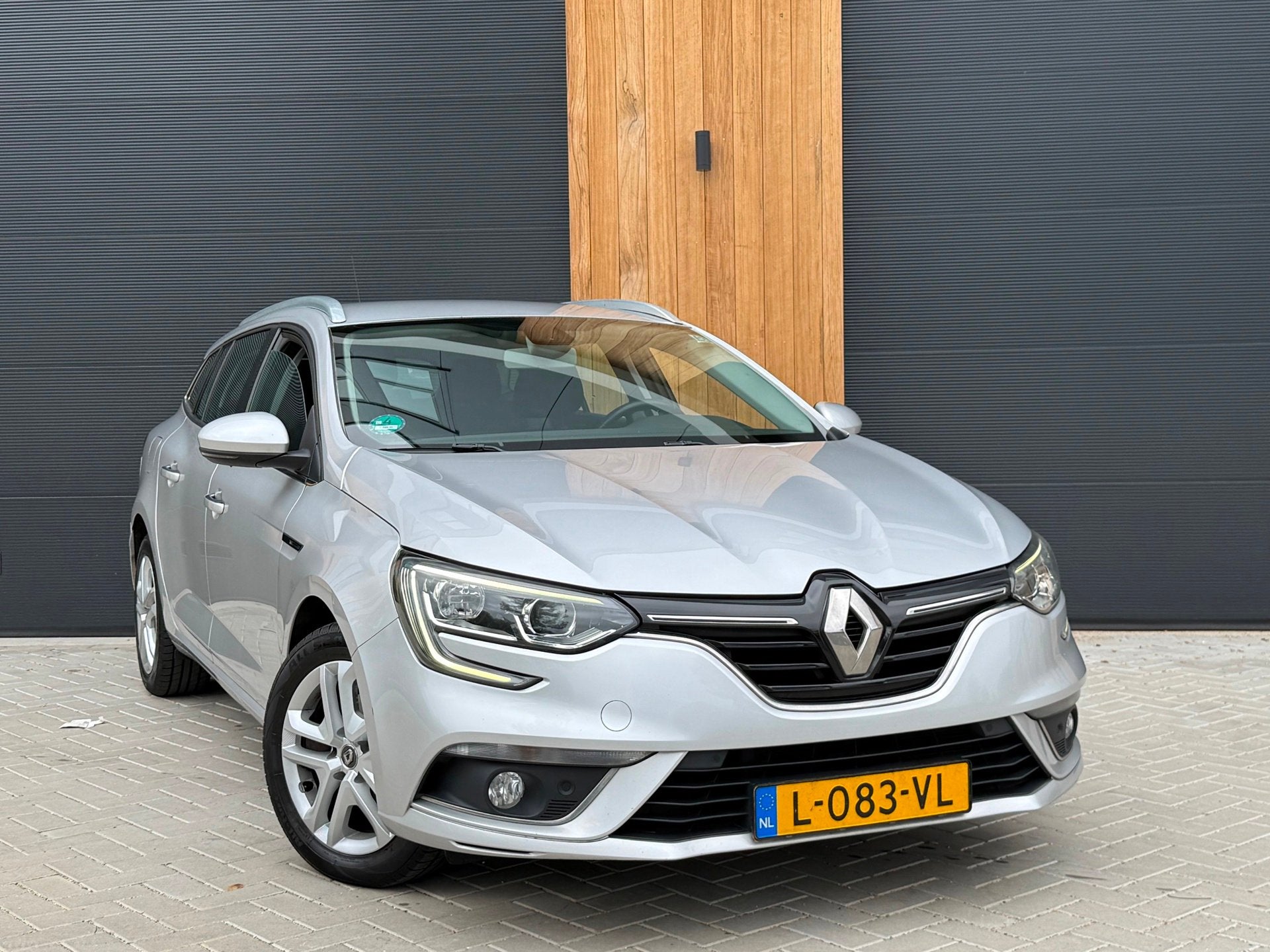 Renault Mégane Estate 1.5 dCi Limited (bj 2018) AUTOMAAT|NA, Auto's, Stof, Gebruikt, 4 cilinders, Diesel