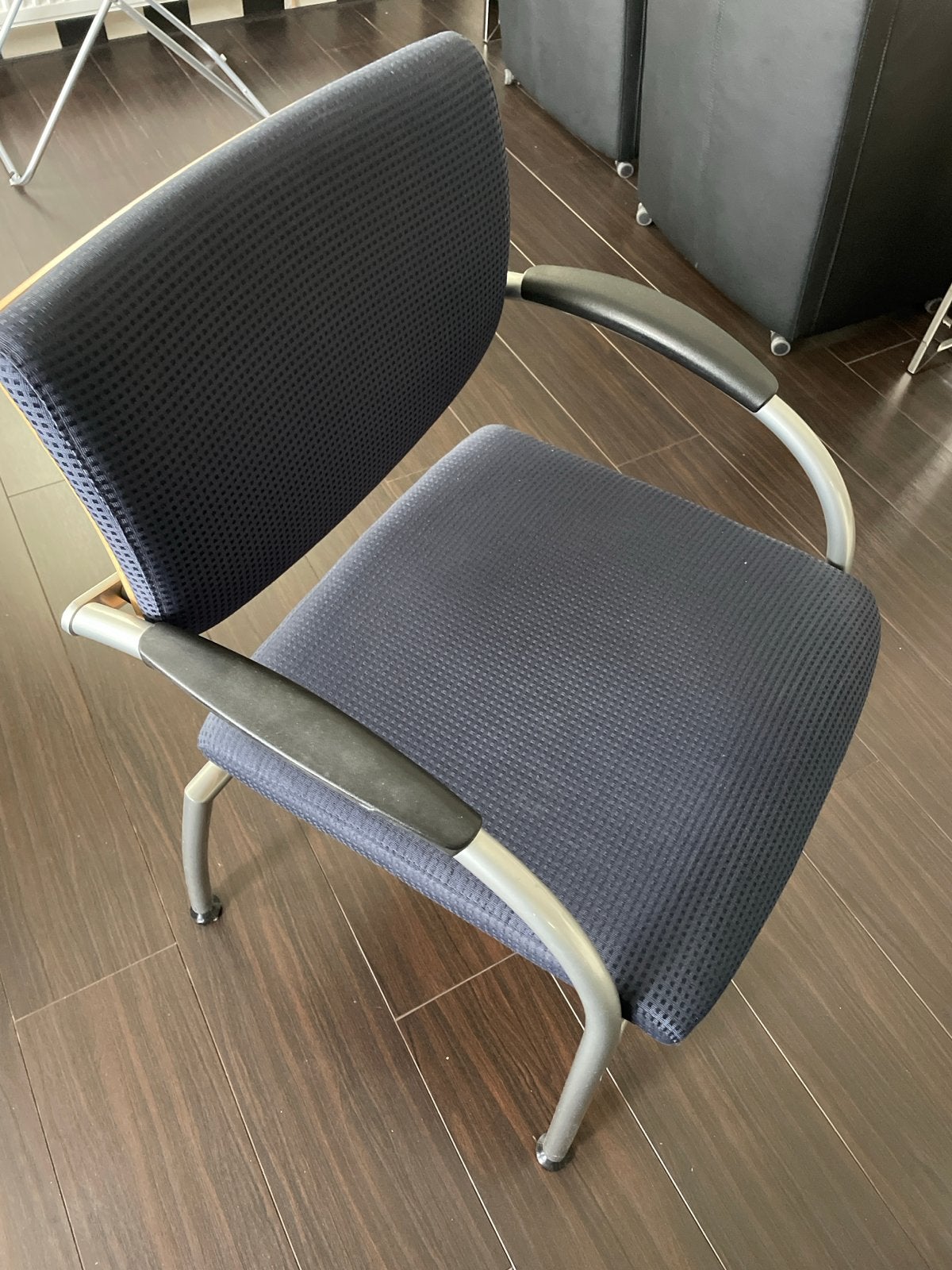 3 stuks Comfortabele blauwe bureaustoel met armleuningen, Ophalen, Gebruikt, Blauw, Eén