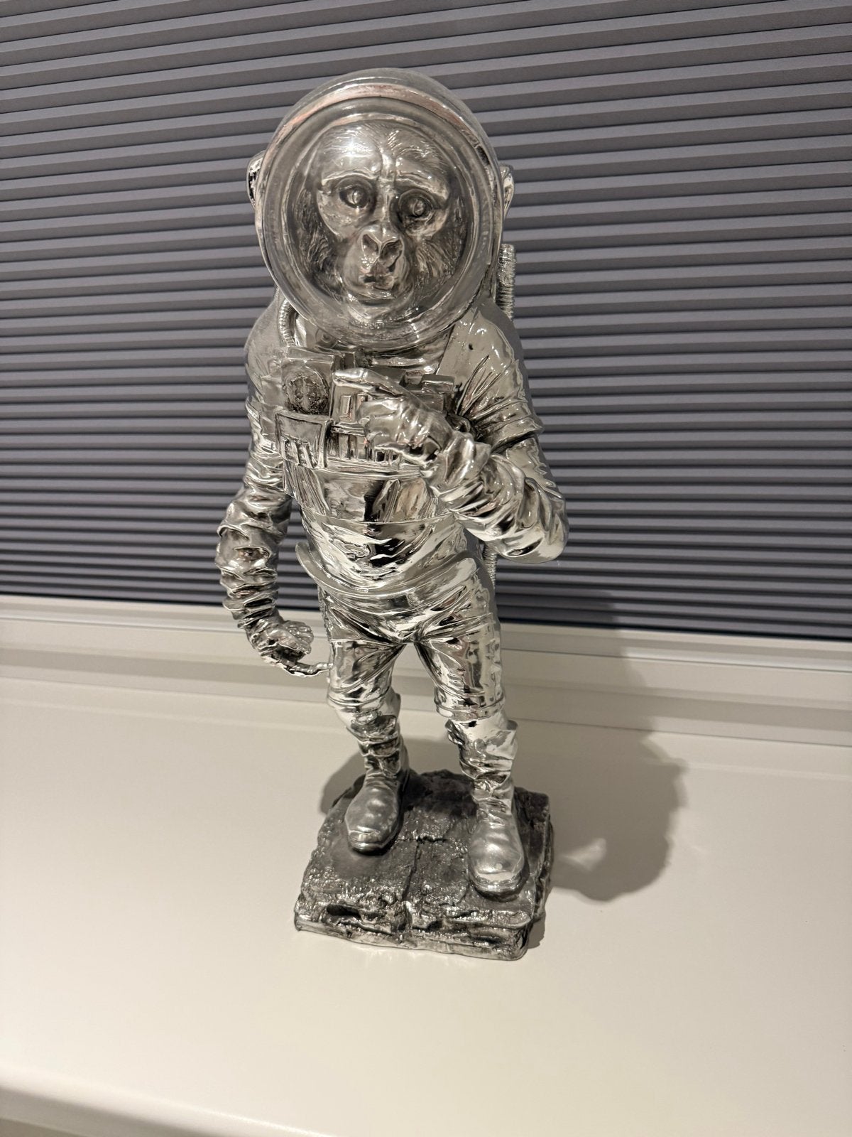 Richmond Spacemonkey Beeld - Zilverkleurige Astronaut Aap, Zilver, Kunststof, Ophalen of Verzenden, Zoogdier