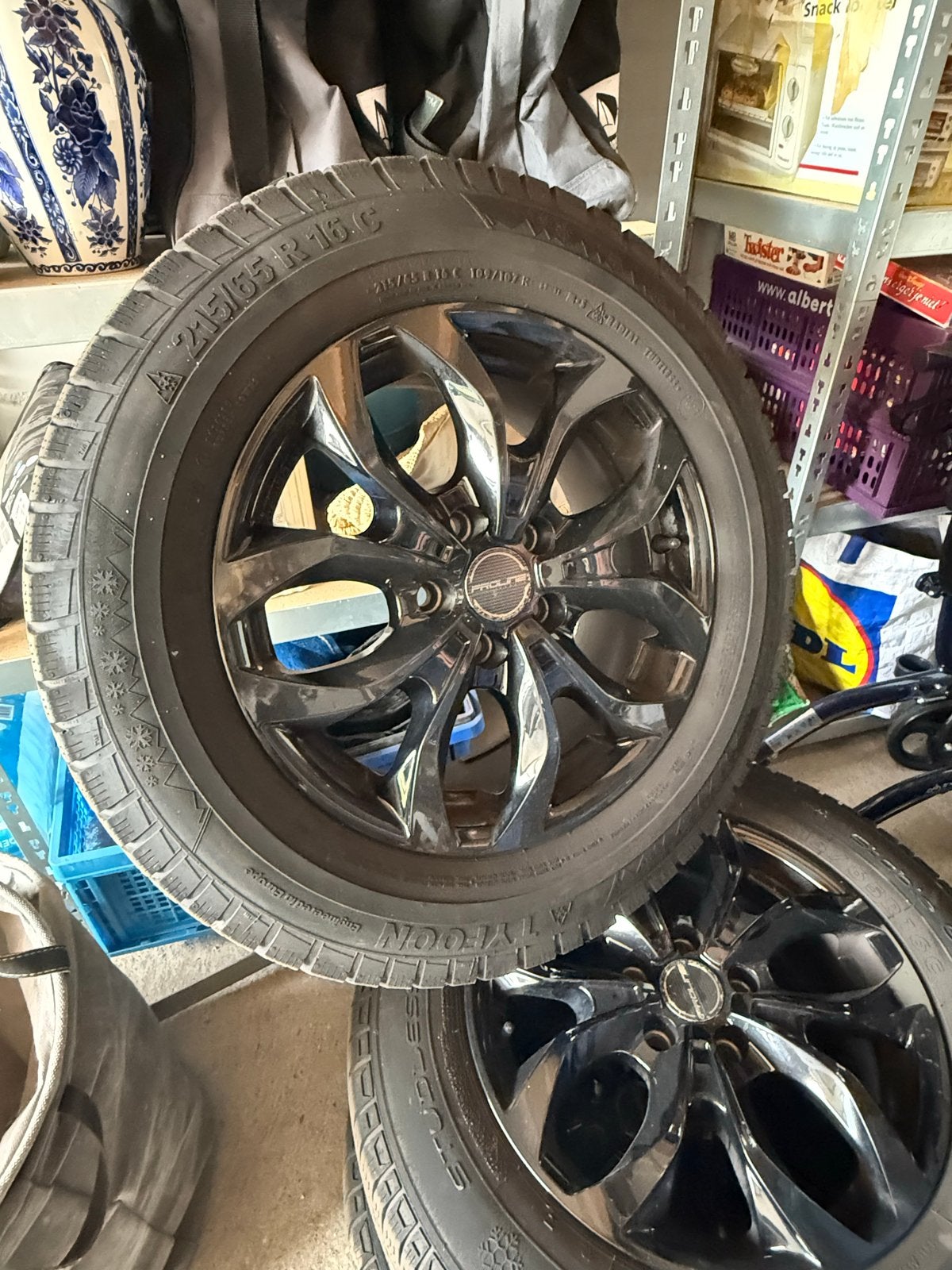 Winterbanden met velgen 215/65 R16 C, Auto-onderdelen, Banden en Velgen, Ophalen, 16 inch, Banden en Velgen, Winterbanden