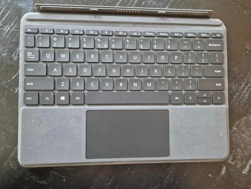 Microsoft Surface Go typecover. Zeer nette staat., Computers en Software, Toetsenborden, Multimediatoetsen, -, Microsoft, -