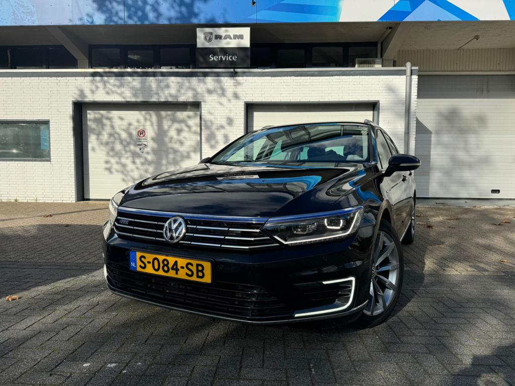 Volkswagen Passat GTE 360view keyless 18inch, Zwart, 4 cilinders, Zwart, 1600 kg
