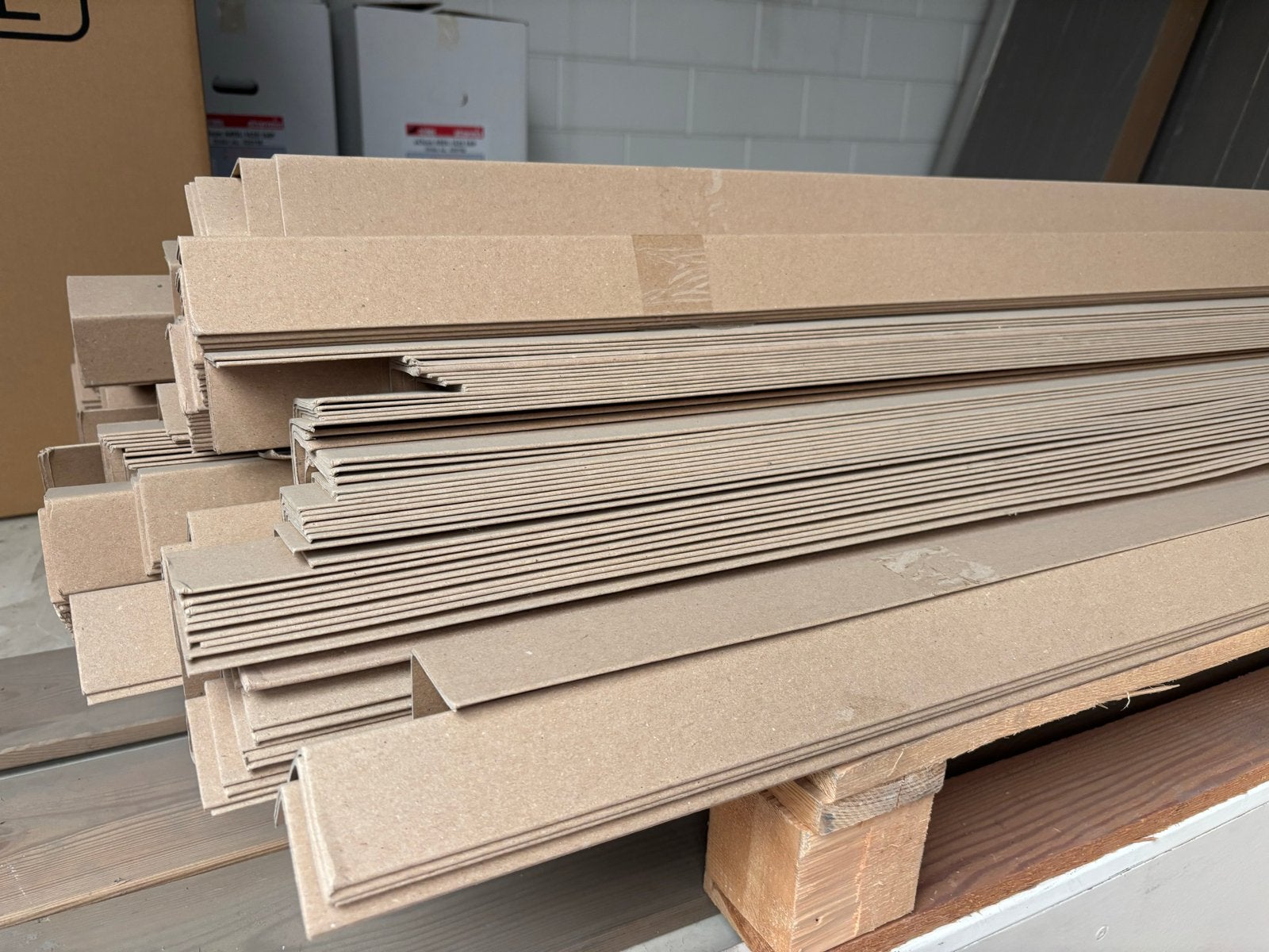Hoekbeschermers en randbeschermers van karton, Doe-het-zelf en Verbouw, Ophalen, Doos, 100 cm of meer, 60 cm of meer