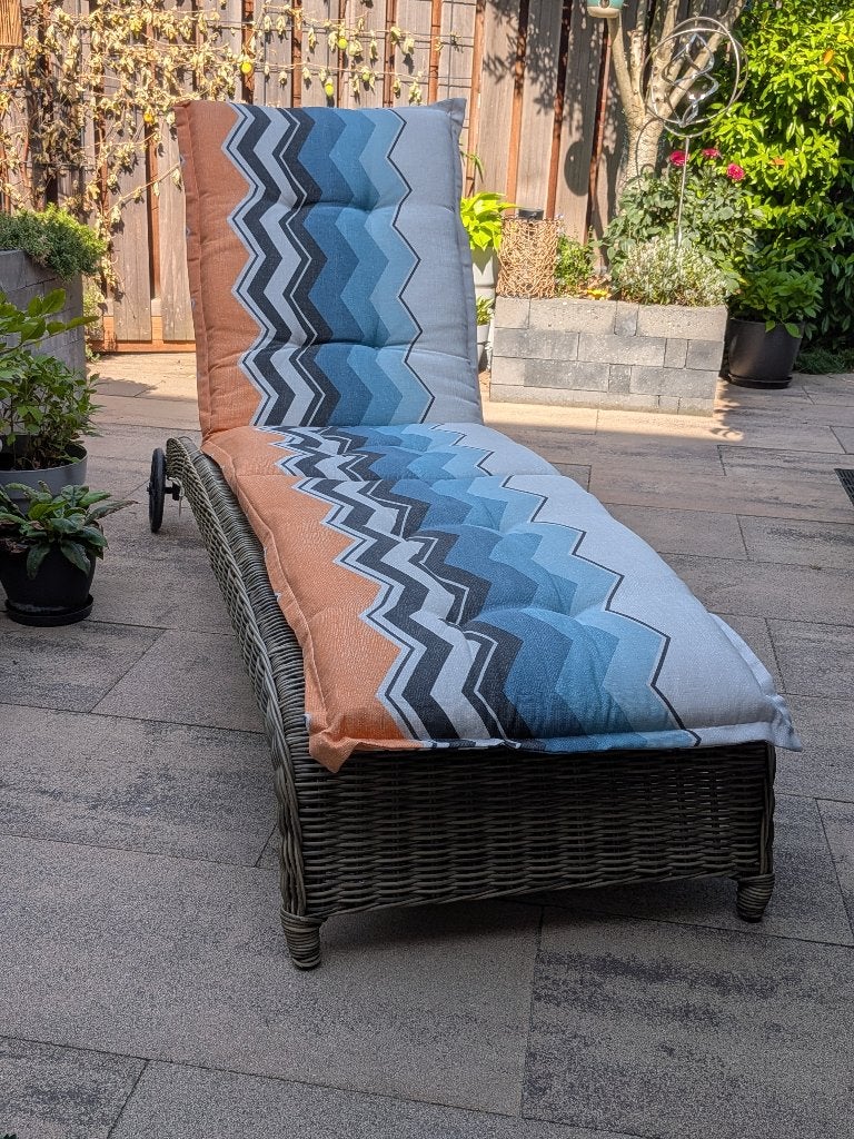 Lounge bed plus twee kussens, Tuin en Terras, Ophalen, Gebruikt, Overige materialen, Verstelbaar