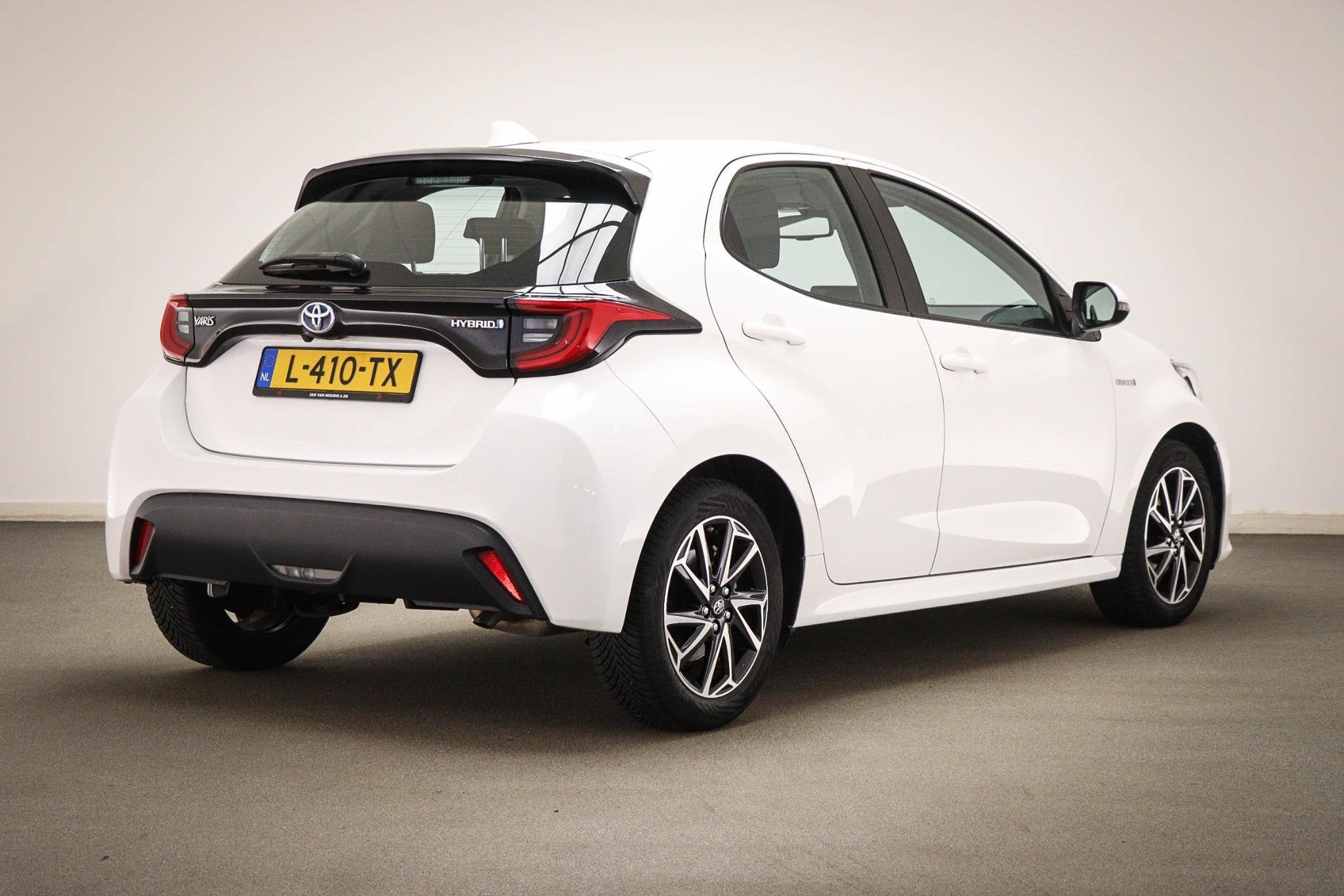 Toyota Yaris 1.5 Hybrid Dynamic | STOELVERWARMING LED | CIMA, Gebruikt, Met garantie (alle), 1490 cc, Bedrijf