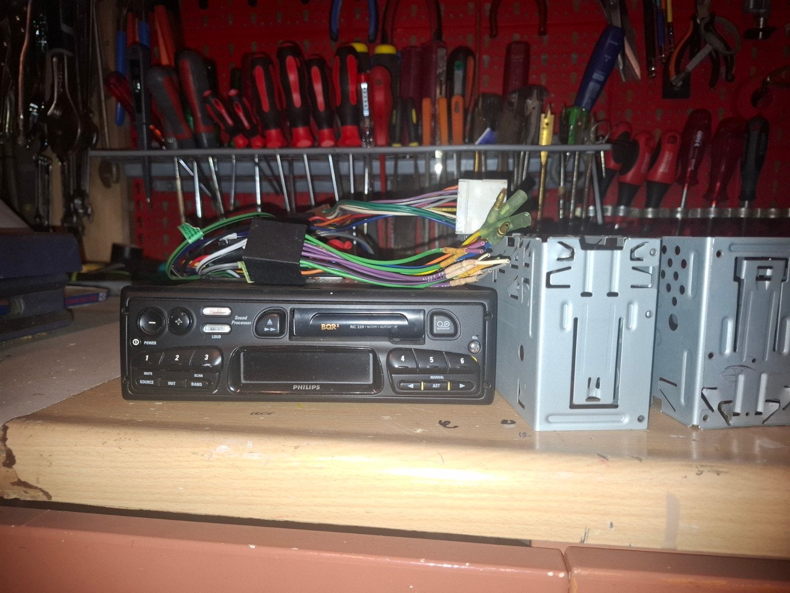 Philips autoradio met bedrading en inbouwframe, Ophalen of Verzenden, Zo goed als nieuw