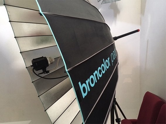 Flits paraplu Broncolor para 220 met manfrotto 087 statief, Manfrotto, Statief, Ophalen, Zo goed als nieuw