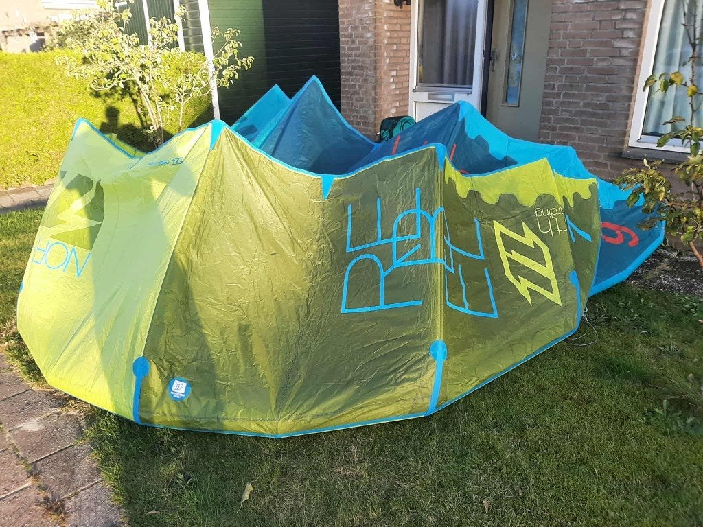 Kitesurf start set: keuze uit kite(s), kiteboard en trapeze, Watersport en Boten, Kitesurfen, Gebruikt, Kitesurf-set, Twintip
